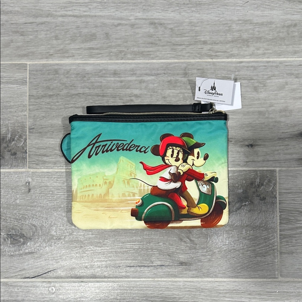 Disney Epcot Mickey & Minnie scooter pouch 🛵
